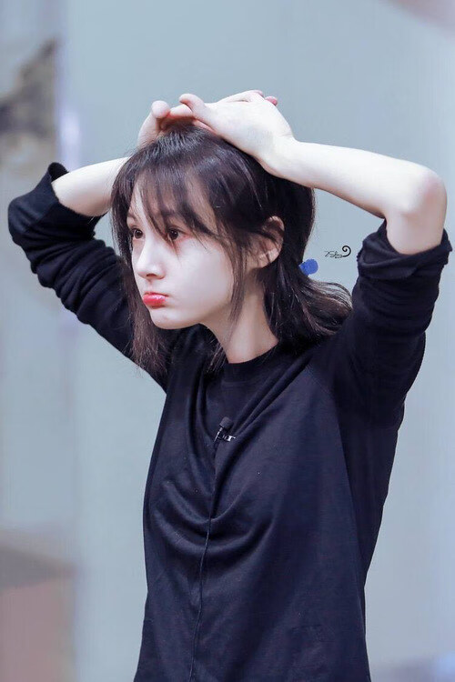 曼城中场调度精准打乱对手防守节奏，曼城主力中场